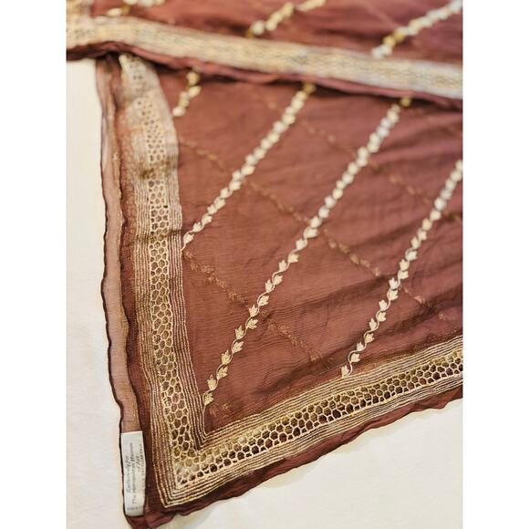Metro Museum of Art Gilt Embroidered Cut-Out Gold Leaf 100% Silk Stole - Picture 4 of 8